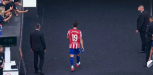 Simeone explicó que Julián Álvarez se fue solo al vestuario por «decisión del club»